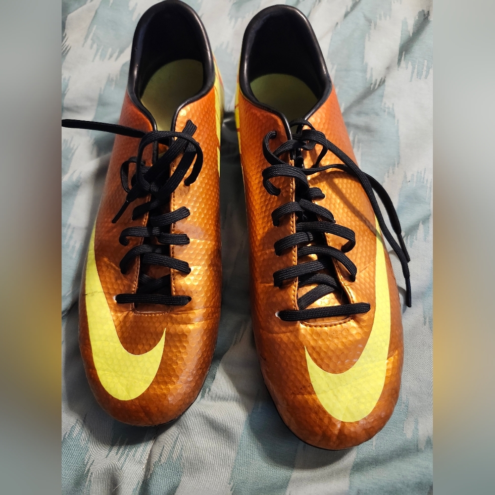 Nike Mercurial Victory‎ US 9.5 Soccer Shoes.
